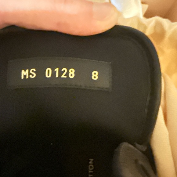 Authentic LV Rivoli sneaker size 43 EURO / 10 US - Picture 8 of 8